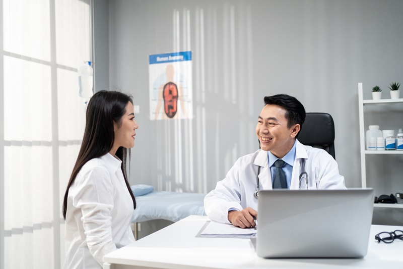 patient talking to doctor